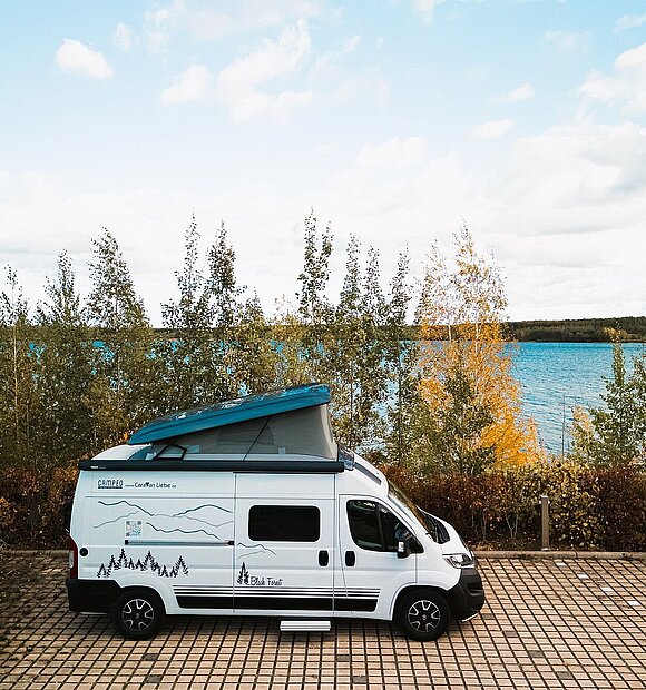 Wohnmobile auf dem Stellplatz Ostmole am Zwenkauer See